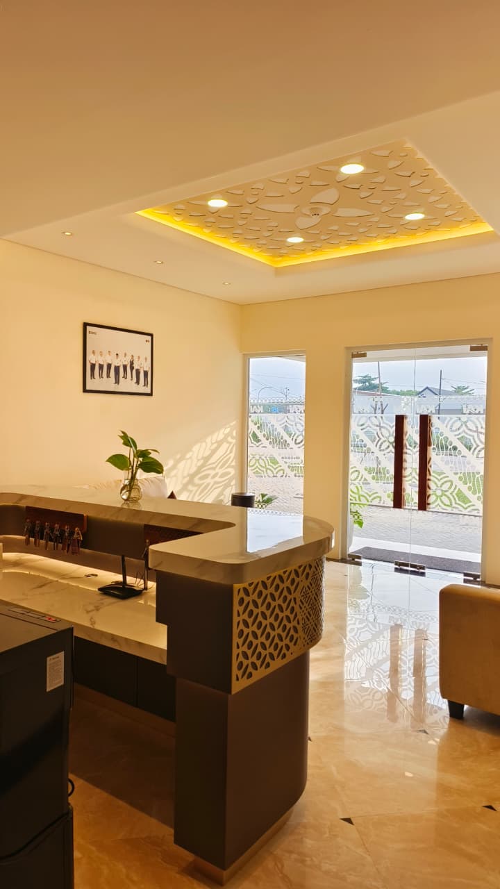 Interior ruang meeting, VIP room, dan area representatif